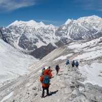 Trekkers on the Manaslu Circuit